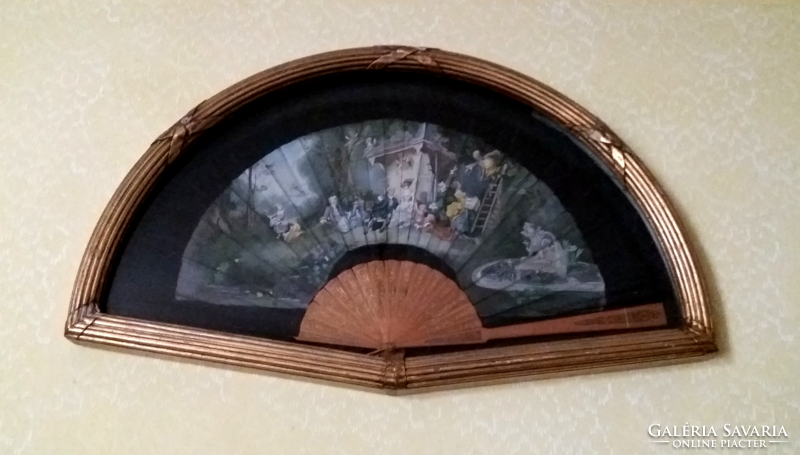 Hand-painted fan from the 19th century, in a gilded frame, under glass