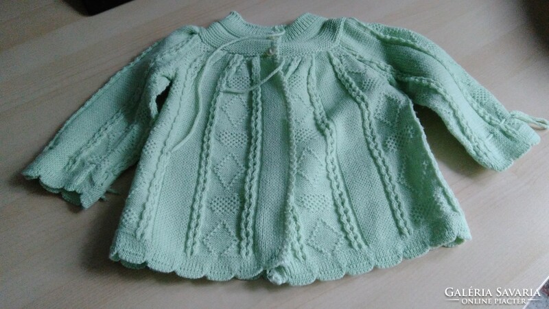 Gyönyörű halványzöld kötött baba kabátka kardigán és sapka szett új állapotban - ajándéknak is való