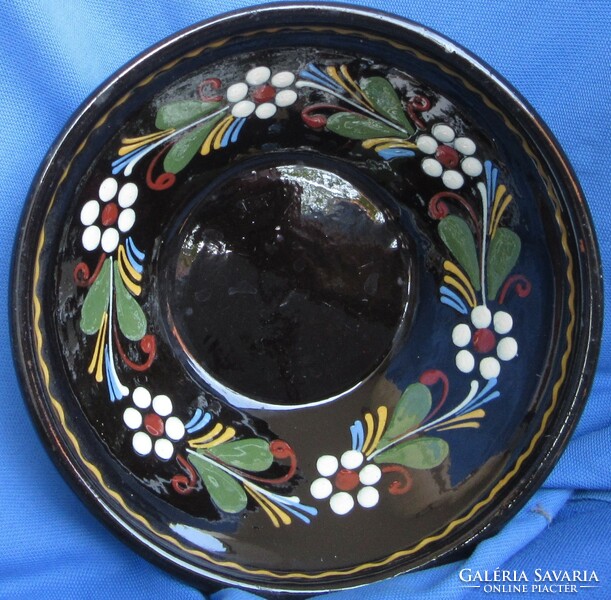 Handcrafted ceramic wall plate with flower pattern from Hódmezővásárhely, marked, diameter 18.2 cm