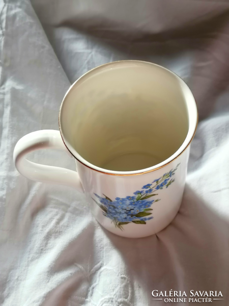 Tea or latte mug with a retro, forget-me-not pattern