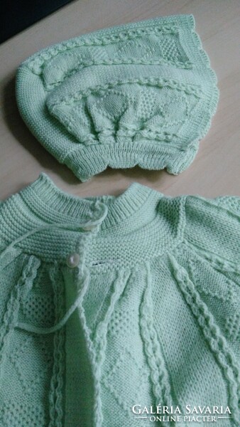 Beautiful pale green knitted baby jacket cardigan and hat set in new condition - also suitable as a gift