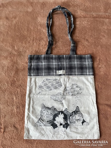 Kockás- cicás hosszú fülű, vállra akasztható vászon táska