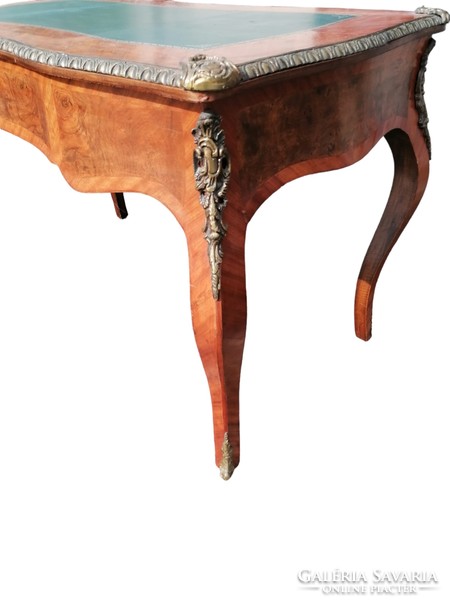 Barokk intarziás íróasztal réz díszítésekkel