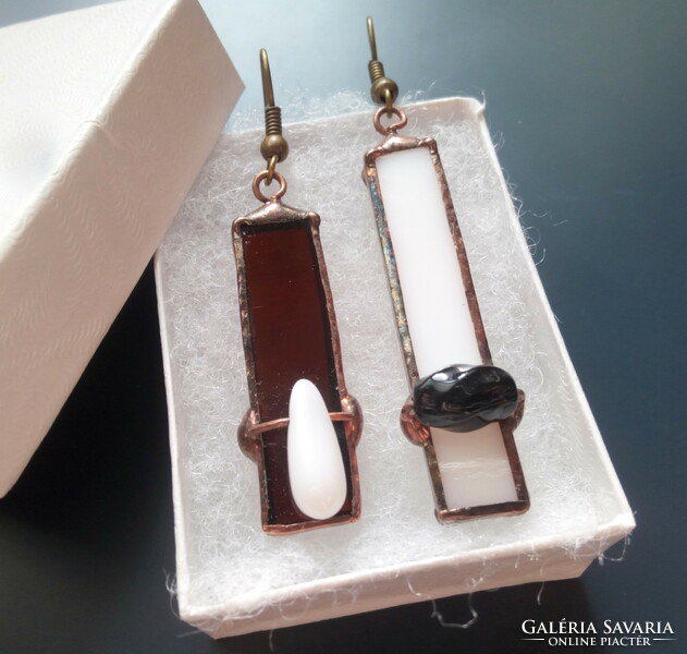Special, very unique glass earrings with contrasting colors