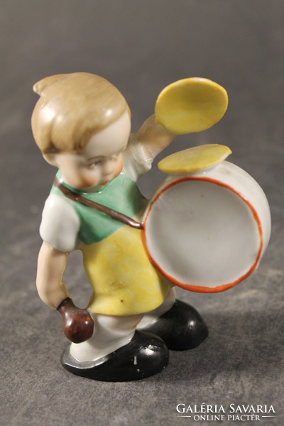 Porcelain drummer 863