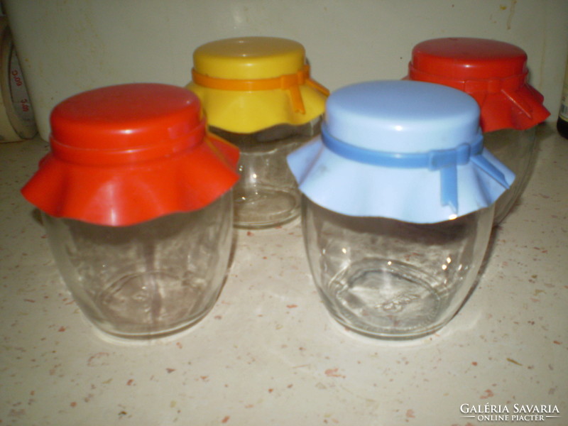 Spice containers with glass lockable plastic top 4 pcs.