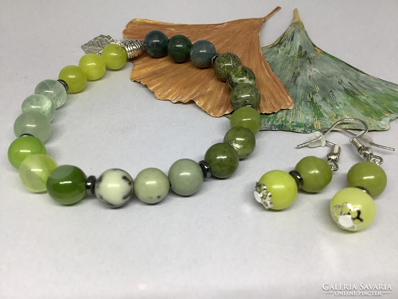 Mineral bracelet and earring set, with the colors of trees after rain