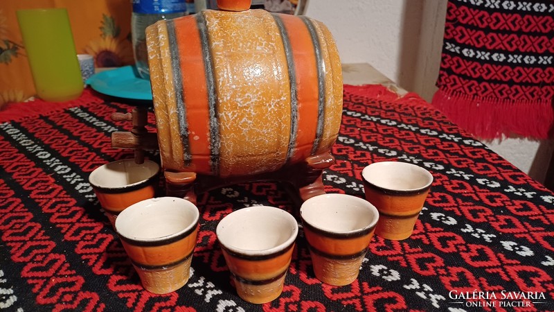 Ceramic brandy barrel with glasses