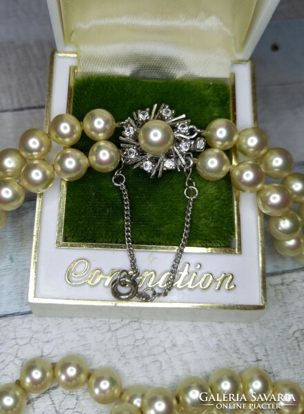 Old pearl necklace with silver switch