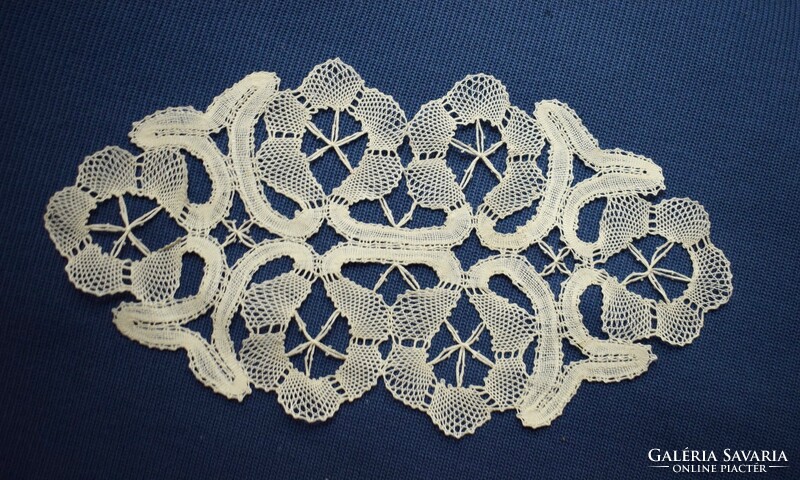 Beaten lace, needlework decoration tablecloth, 26.5 x 14 cm