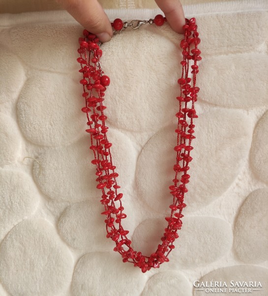 Multi-row red plastic flat pearl retro necklace from the 70s-80s
