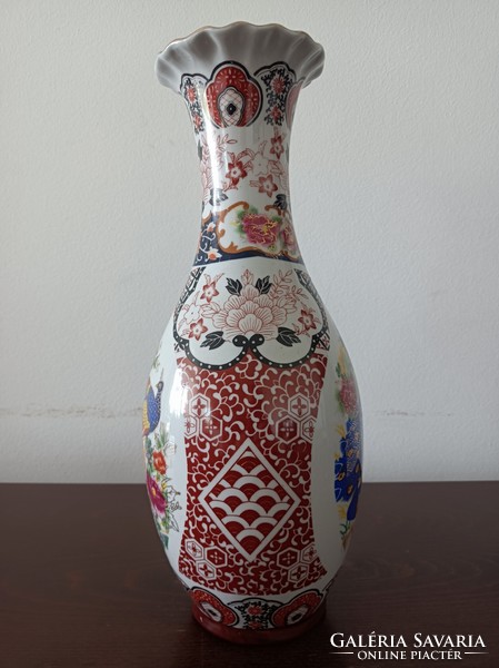 Oriental porcelain vase, unmarked, with decoration, second half of the 20th century