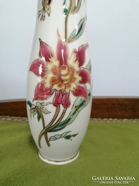 Zsolnay váza 9601 /008  Sajnos hajszálrepedt