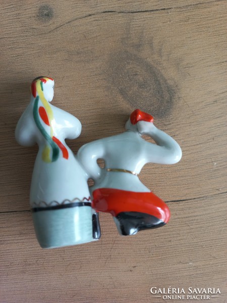 Orosz népviseletes páros porcelán figura