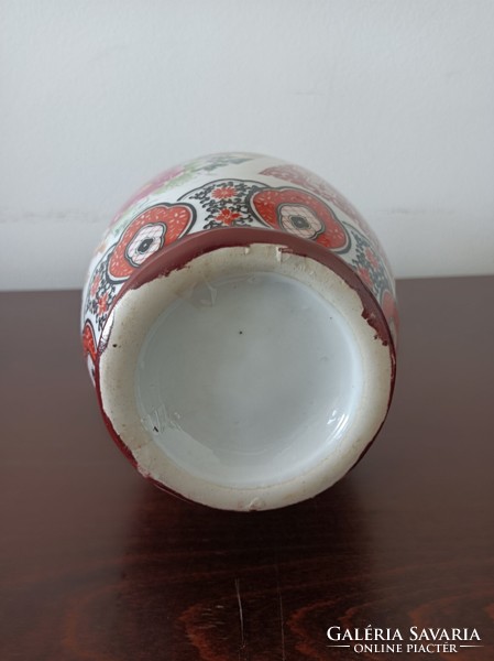 Keleti porcelán váza, jelzés nélkül, díszítéssel, XX.szd második fele
