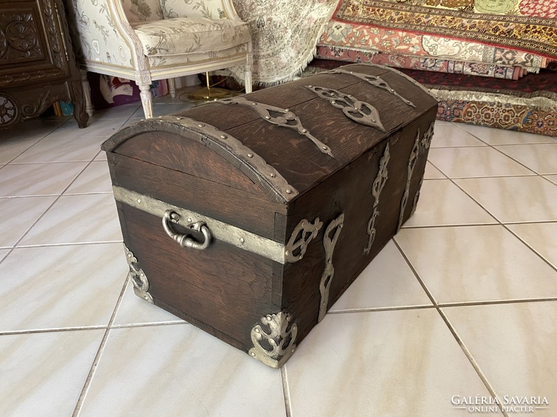 Small baroque treasure chest