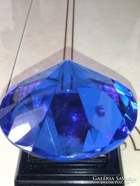 Beautiful huge lead crystal ornament paperweight