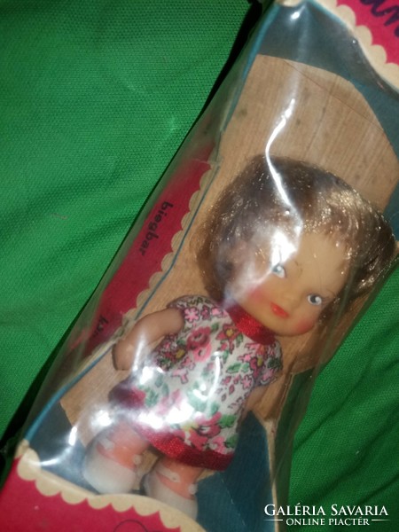 Antik ARI baba "MINI DOLLI" bontatlan csomag plasztik hajas játék baba a képek szerint