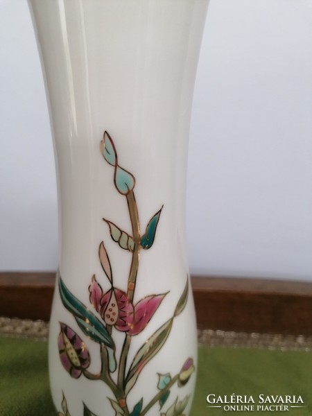 Zsolnay váza 9601 /008  Sajnos hajszálrepedt