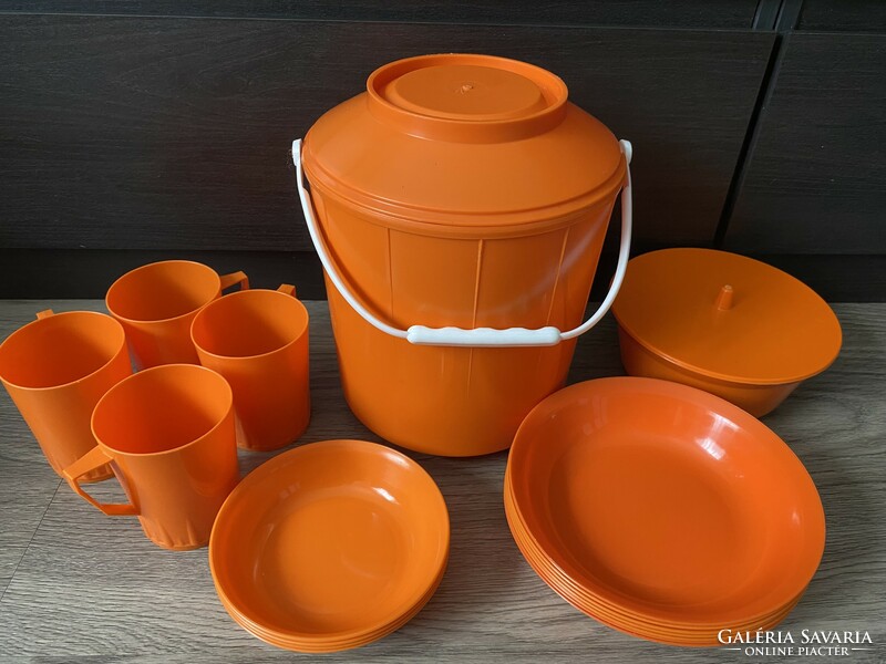 Retro Czechoslovak camping tableware from the 70s, for 4, complete
