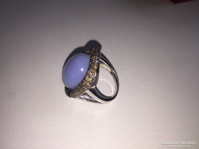 White gold ring with brilliant moonstone onyx inlay