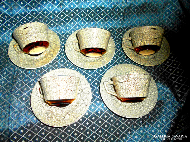 5 db különleges kő mintázatú, belül arany  kávés csésze+ alj - az ár az 5 db-ra vonatkozik  1100/ db