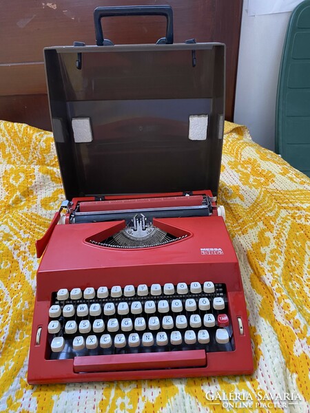 Messa 2002 typewriter