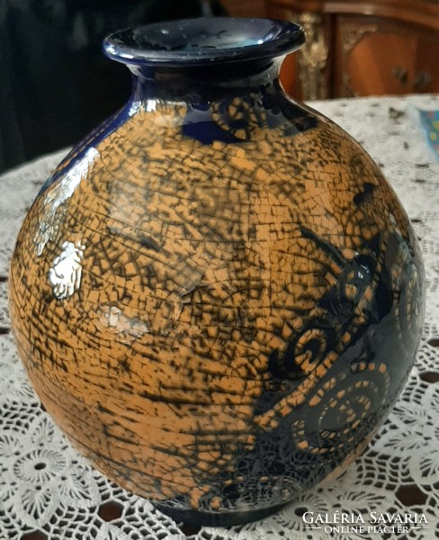 Különleges mázas gömb kerámia váza T.S  szignóval
