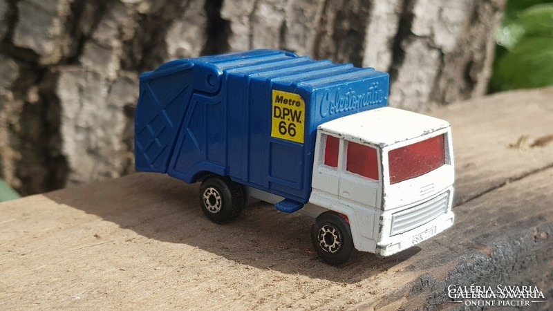 Old garbage truck matchbox