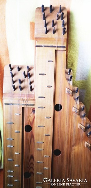 Népművészetii hangszer. Kézműves hasas citera, Kerédi Menyhért 1989