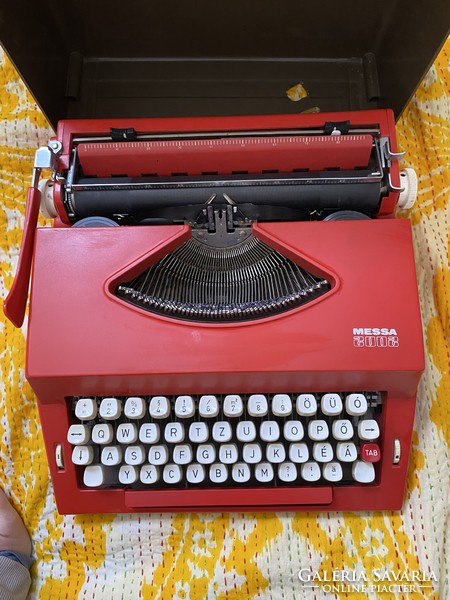 Messa 2002 typewriter