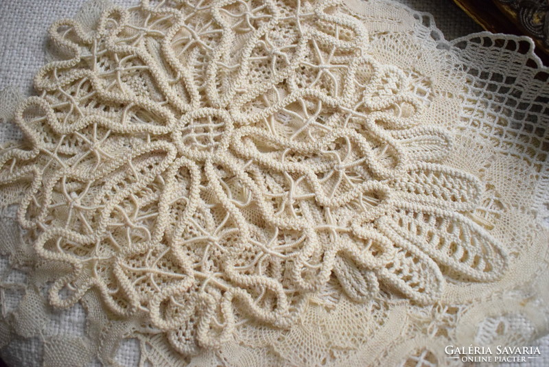 Cord lace, pointlass lace, needlework decorative tablecloth, 19.5 cm