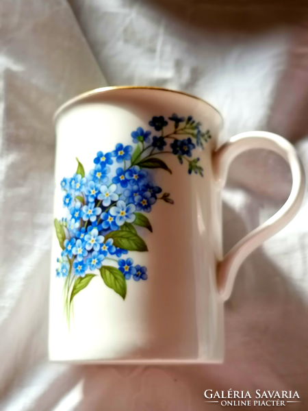 Tea or latte mug with a retro, forget-me-not pattern