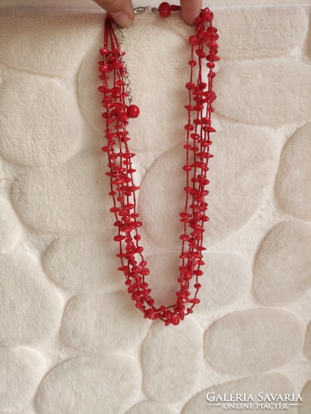 Multi-row red plastic flat pearl retro necklace from the 70s-80s