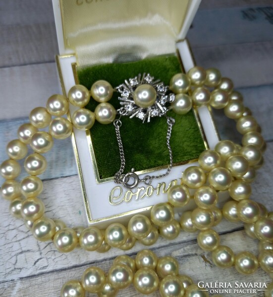 Old pearl necklace with silver switch