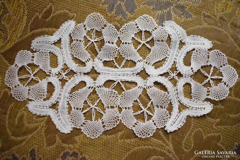 Beaten lace, needlework decoration tablecloth, 26.5 x 14 cm