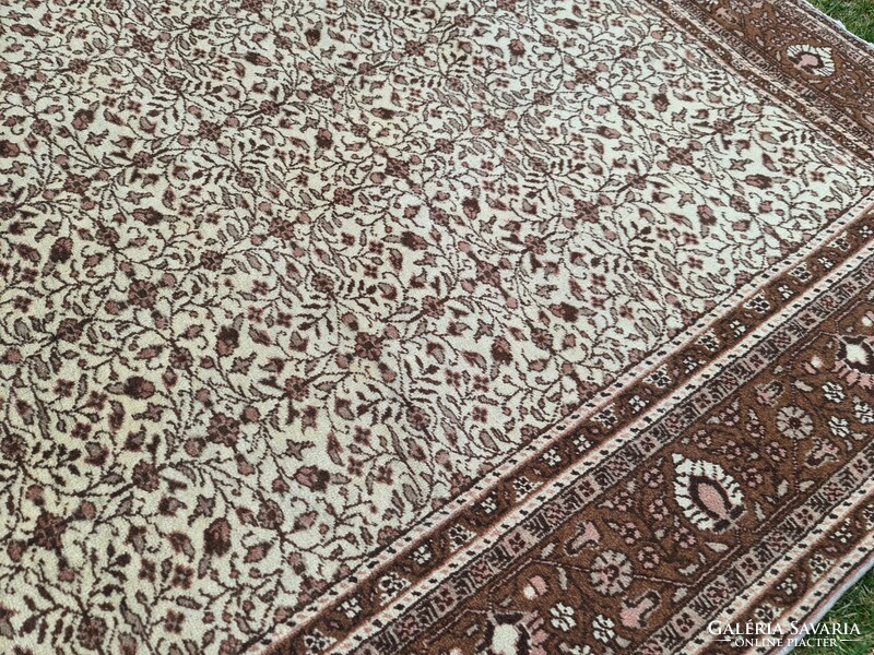 Flawless Kayseri hand-knotted Anatolian rug