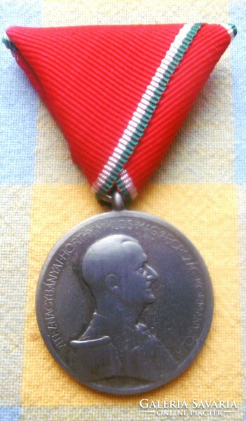 Horthy Silver War Medal for Valor with matching War Ribbon copy t1