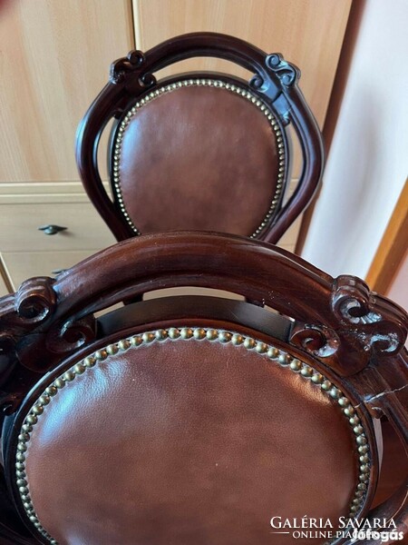 Antique chairs (4 pieces) in mint condition, with or without a table