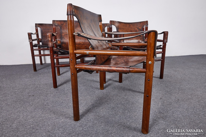Különleges skandináv stílusú mid century Safari székek, Arne Norell style