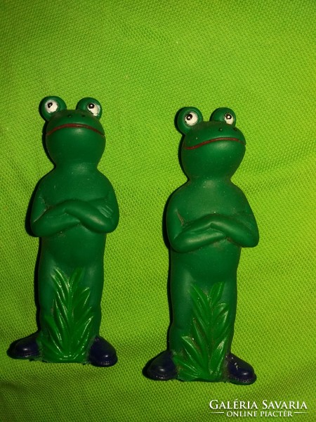 Retro traffic goods cute toy frog pair in one, 2 12 cm rubber figures in one, as shown in the pictures