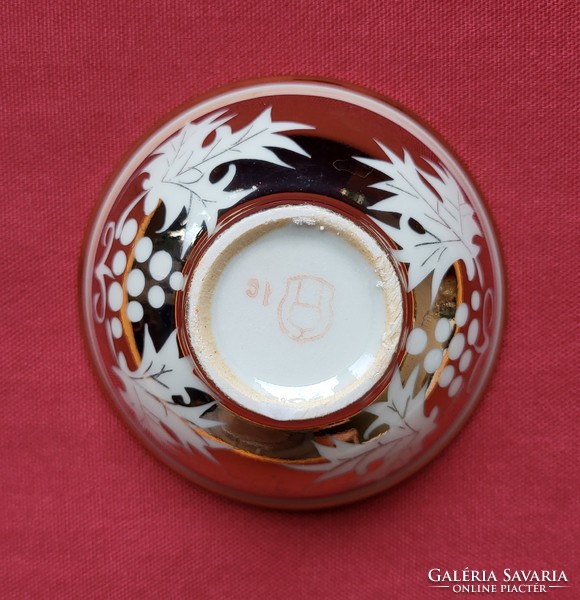Richly gilded grape patterned porcelain bowl serving centerpiece
