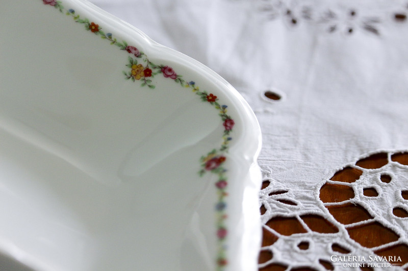 Rheinkrone Bavaria német porcelán, szögletes köretes tál, apró virággirlanddal.
