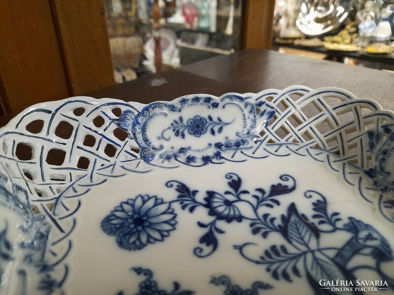 Alt German, Germany Meissen openwork, flower pattern porcelain serving bowl, plate. 23 Cm