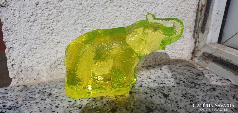 Uranium glass elephant display case