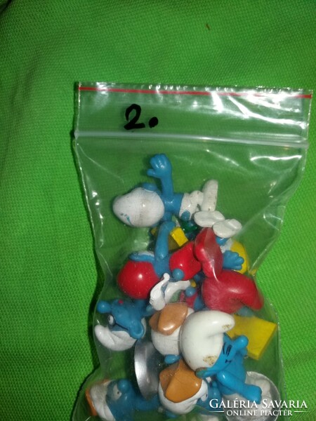 Collectable Kinder Surprise Huppies Blue Dwarfs Rubber Figures 9 pcs in one according to the pictures 2.