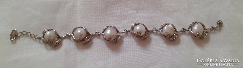 Silver bracelet decorated with cultured pearls