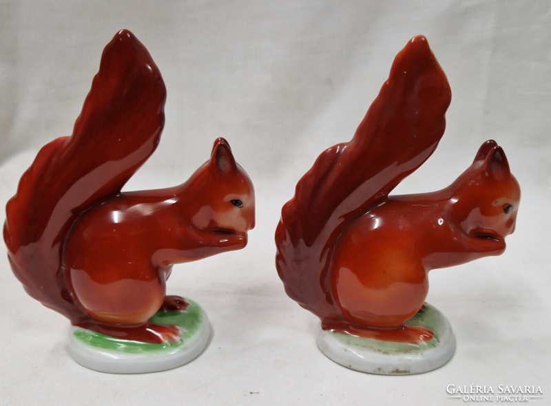 Hollóházi mókus porcelán figurák hibátlan állapotban együtt eladók 14 cm.