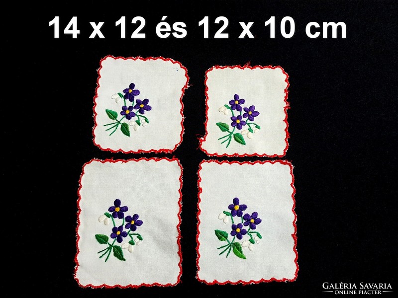 4 db Ibolya virág mintával hímzett négyszögletes terítő méret a képen