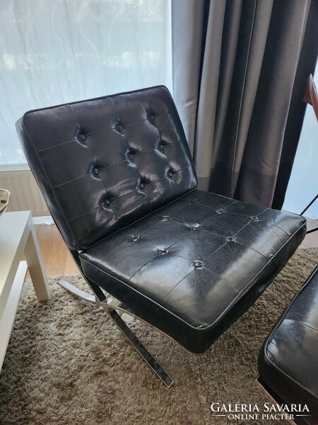 Barcelona chair with footrest